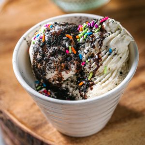 cookies and cream ice cream sundae